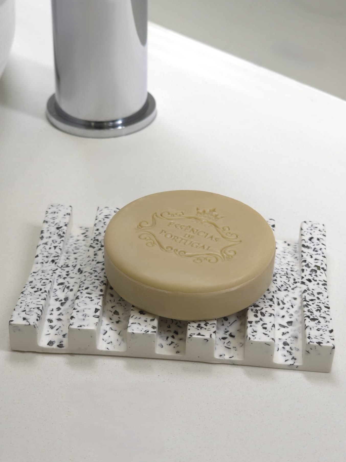 Saboneteira em Jesmonite B&W