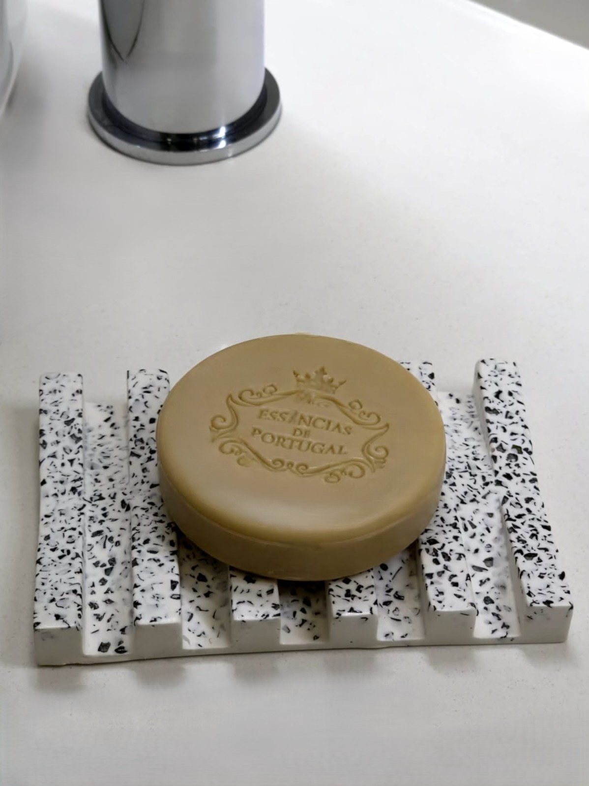 Saboneteira em Jesmonite B&W - Image 5